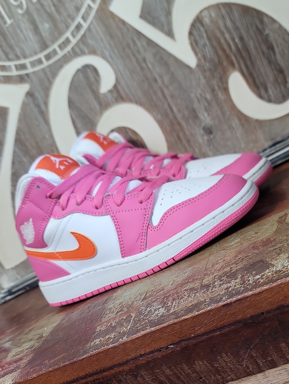 🔥🔥 Nike Air Jordan 1 Mid Retro 'Pinksicle Orange' Wmns 5.5, Good/Like New - Picture 2 of 16
